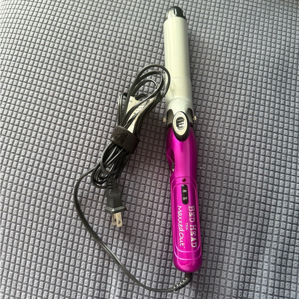 Bed Head Maxxed Out Curling Iron – 1¼” Barrel